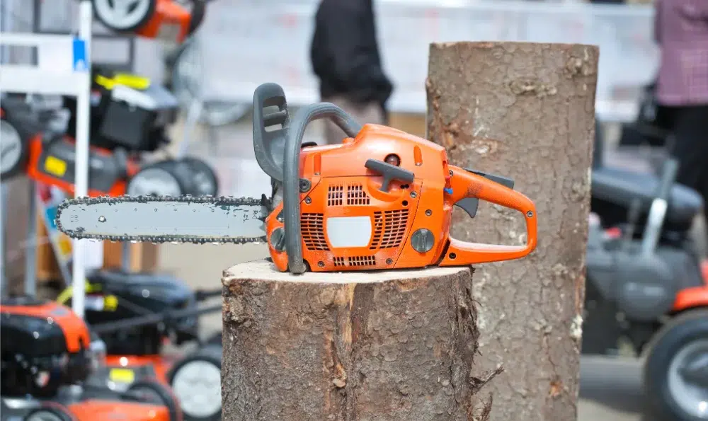 Tree Cutting Tools: What you Need For Safe & Quick Results 1 chain saw log tree cutting tools